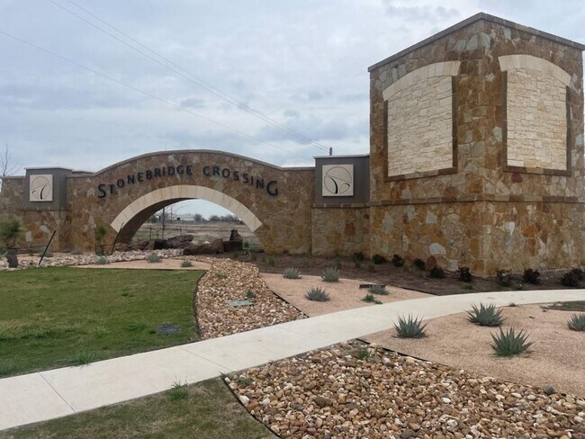 Building Photo - 5 BR/2.5 BA - 2542 SF - Stonebridge Crossi...