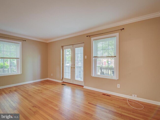 Building Photo - 514 S Henry St
