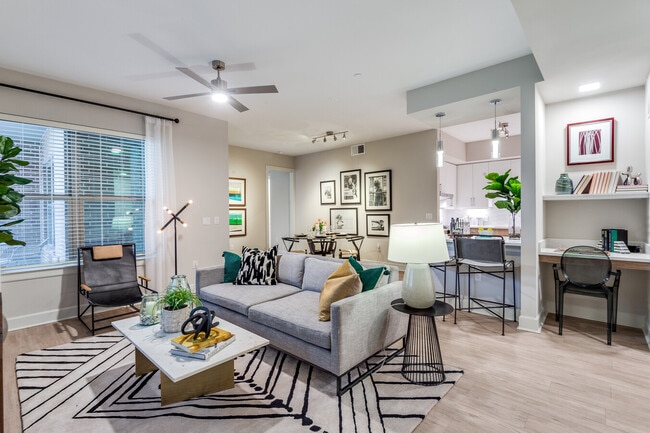 Primary Photo - City Living, Extra Perks – Up to 1 Month F...