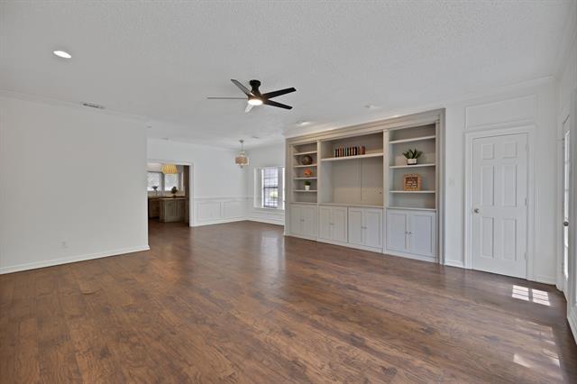 Building Photo - 4219 Oak Springs Dr
