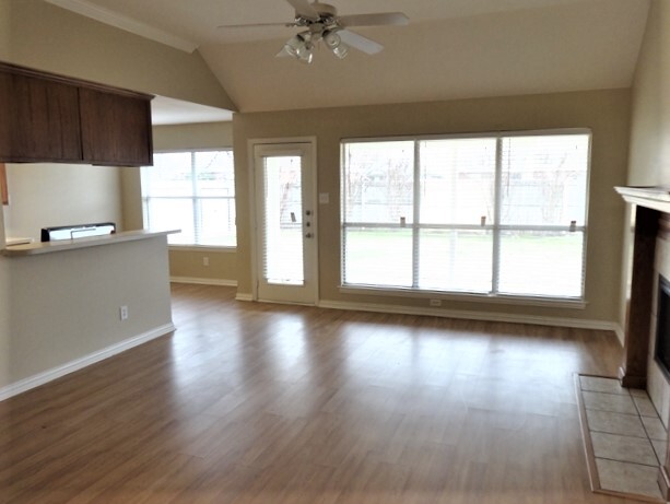 Building Photo - 207 Dove Meadows Lane