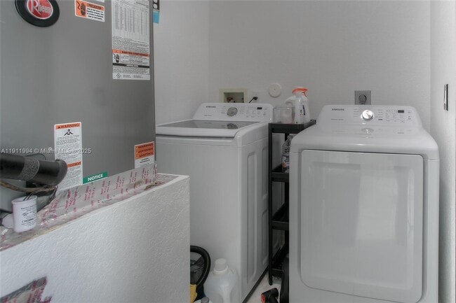 Building Photo - 11611 SW 10th Ct