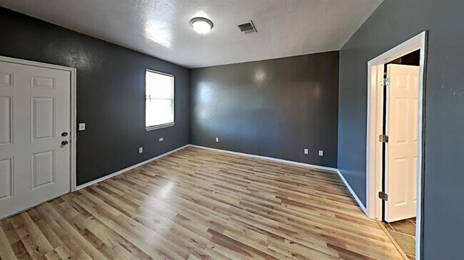 Building Photo - 1713 W Palm Pl