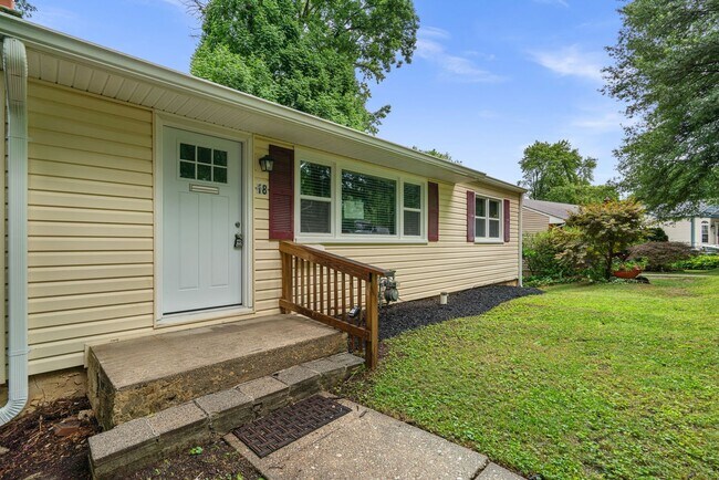 Building Photo - 18 Grandin Cir