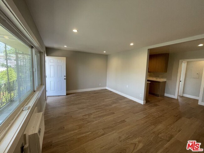 Building Photo - 9949 Pinewood Ave