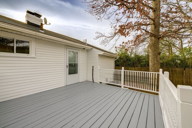 Building Photo - Charming 3BR Home with Fenced Backyard & Patio in Silver Spring