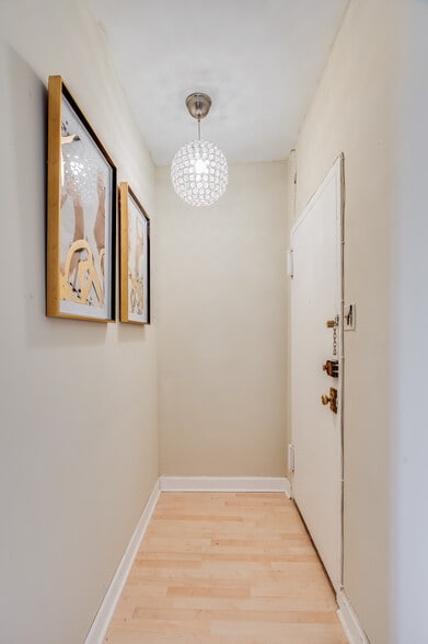 Building Photo - 1121 ARLINGTON Blvd