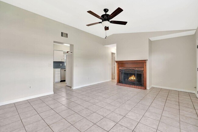 Building Photo - 8968 SE Pine Cone Ln