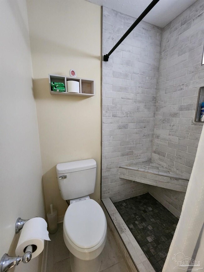 Building Photo - 4525 Baybrook Dr