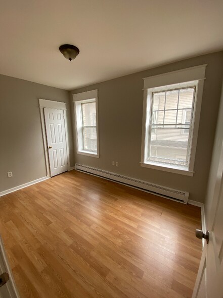 Building Photo - 114 Ashley St