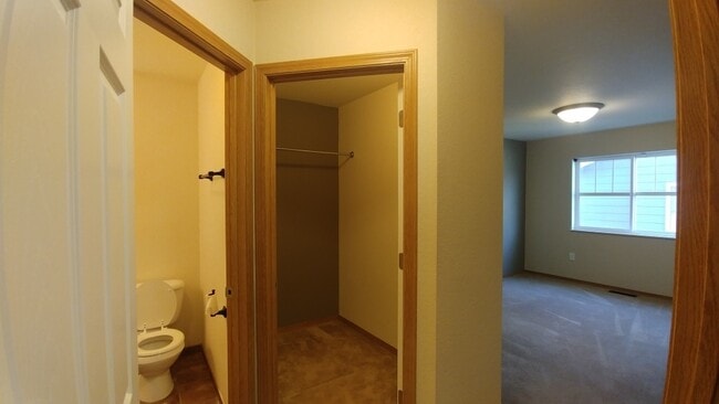 Building Photo - Beautiful Canyon Creek Home