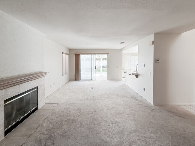 Building Photo - 40041 Zamura Ct
