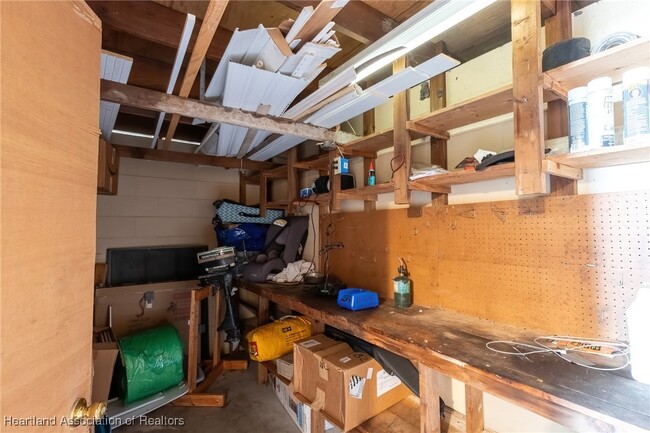 Building Photo - 102 Squirrel Point