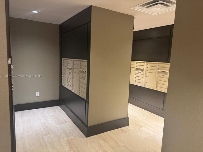 Building Photo - 5252 NW 85th Ave