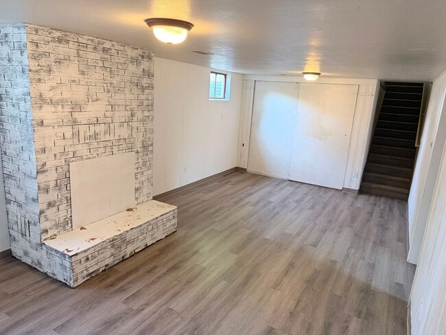 Building Photo - 1321 Lakewood Dr