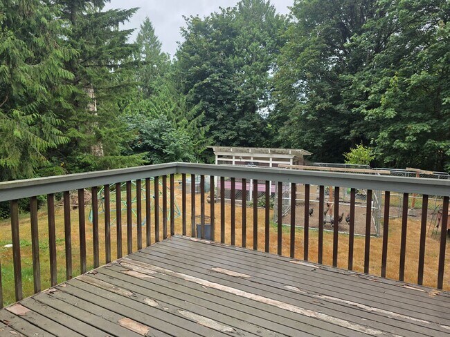 Building Photo - 3 Bedroom Craftsman Style Home in Convenie...