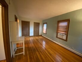 Building Photo - 1310 W 28th St