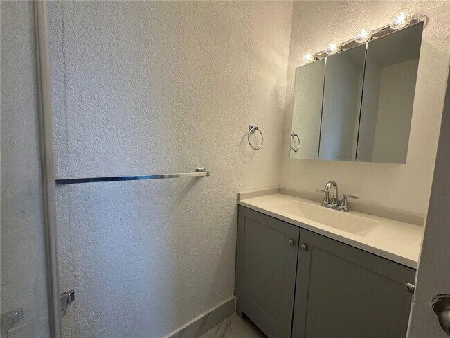 Building Photo - West 81st Place, Hialeah, FL 33014 - 4 BR 2.5 BA townhouse