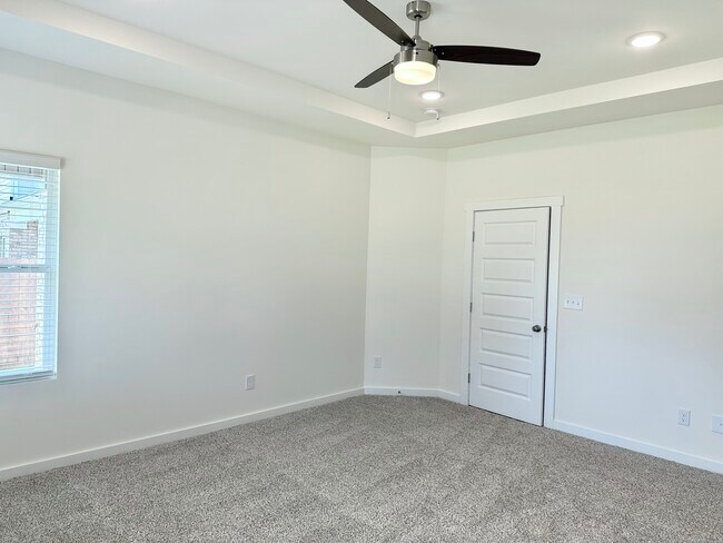 Building Photo - 4091 Textile Ln SW