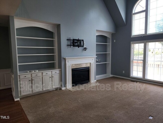 Building Photo - 608 Oxboro Cir