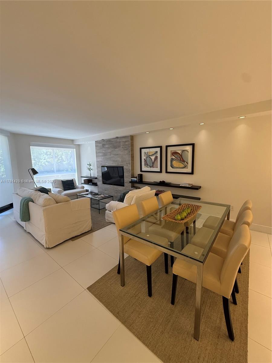 Building Photo - 161 Crandon Blvd