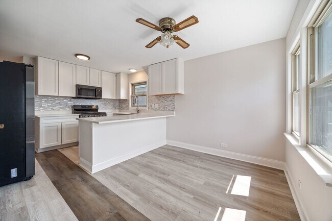 Building Photo - 4850 N Clifton Ave
