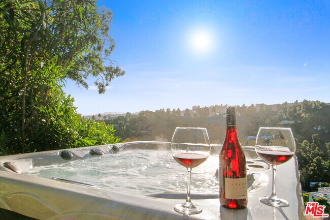 Building Photo - 9416 Beverlycrest Dr