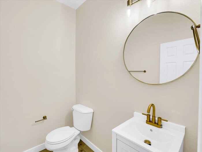 Building Photo - 1330 S Aaron