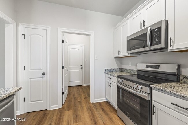 Building Photo - 207 Barnsley Dr