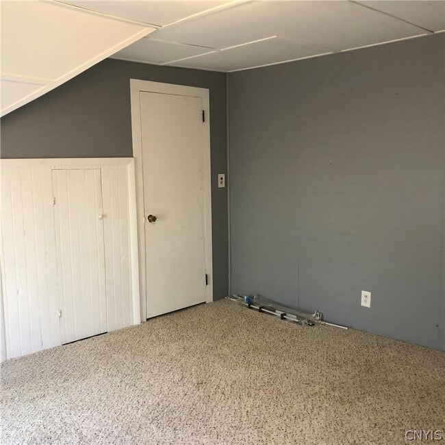 Building Photo - 708 Schuyler St