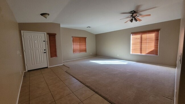 Building Photo - Great Home 3bd plus a Den!