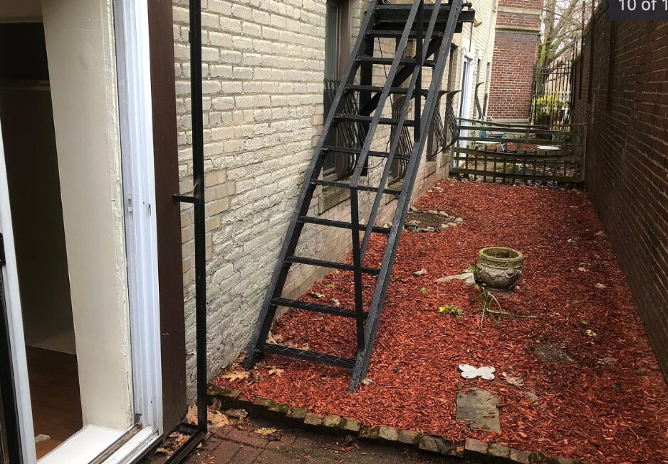 Building Photo - 378 Riverway