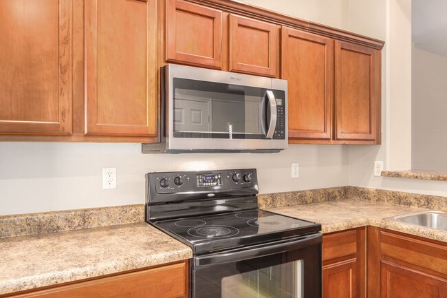 Building Photo - Check out this 3 bed/2 bath LARGE CORNER LOT!