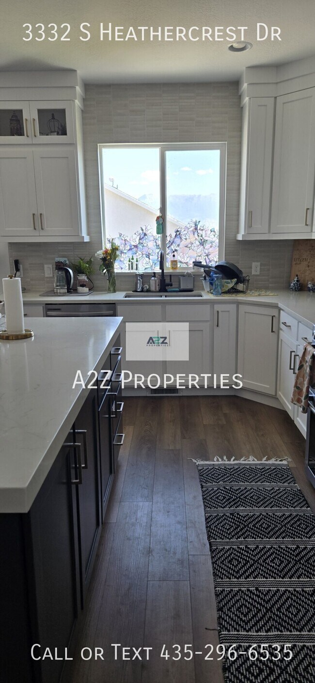 Building Photo - 3332 S Heathercrest Dr