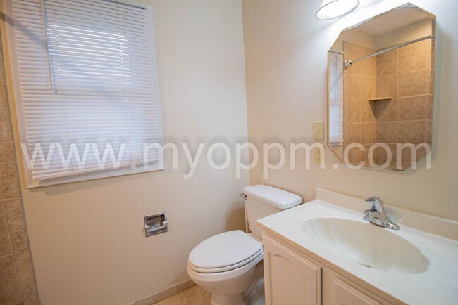 Building Photo - 4 bedroom house with new appliances | 132n...