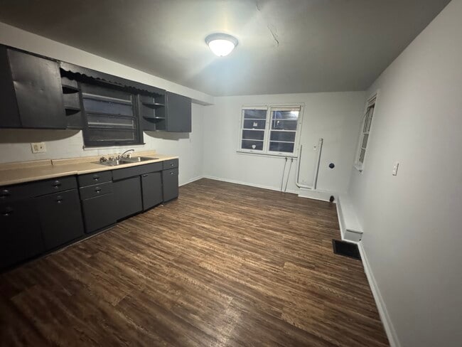 Building Photo - 102 Kentucky-