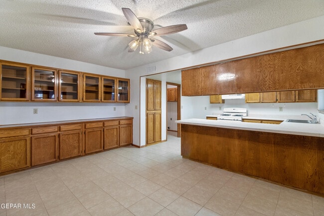Building Photo - 11625 Cedar Crest Dr