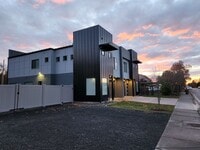 Building Photo - New Modern 4 Bed 2.5 Bath duplex with over...