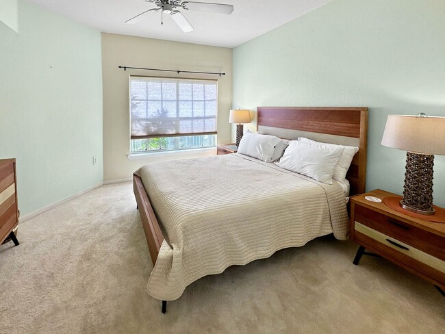 Building Photo - Fully Furnished, Bright 1 Bed 1 Bath Groun...