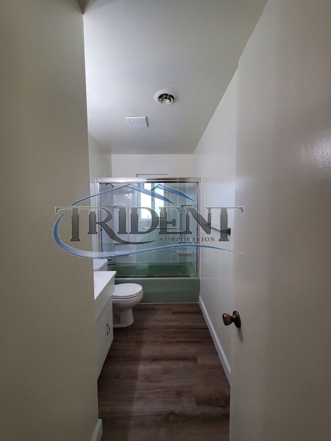 Building Photo - Cute 3 bedroom, 1 ½ bath house