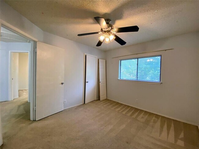 Building Photo - 3215 Tree Grove Dr