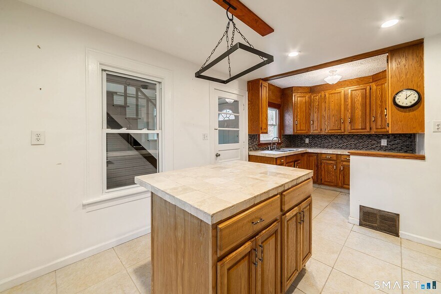 Building Photo - 141 Irving Ave