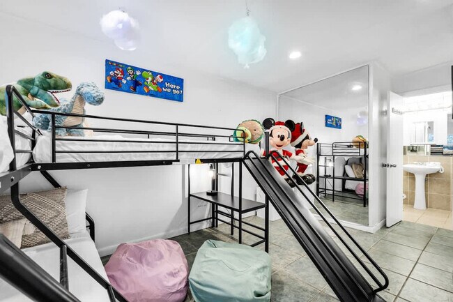 Building Photo - 19720 NE 26th Ave