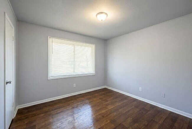 Building Photo - 1917 Watkins Dr