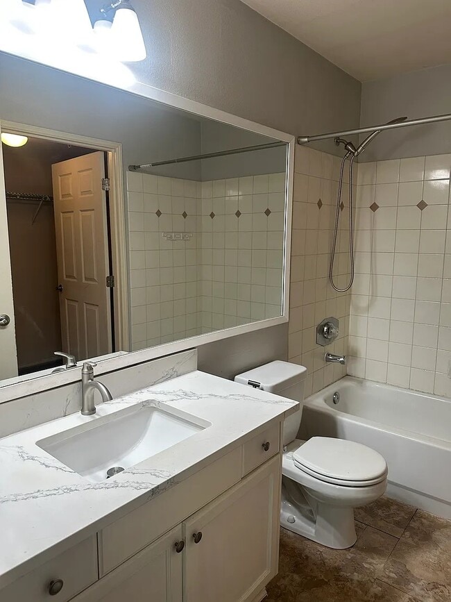 Building Photo - 25235 SE Klahanie Blvd