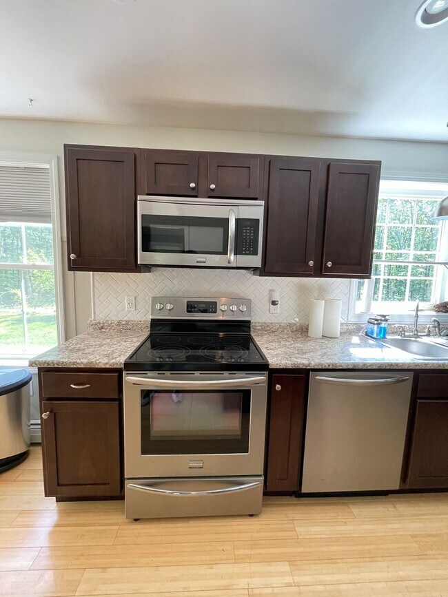 Building Photo - 7 Browns Freehold