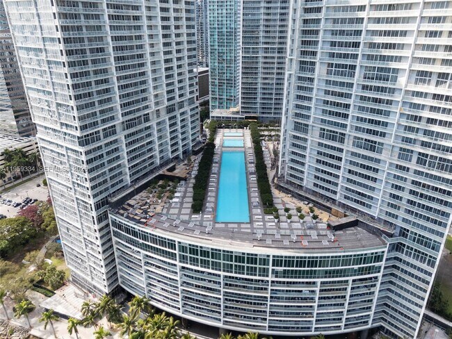 Building Photo - 495 Brickell Ave