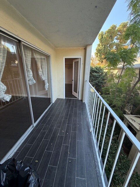 Building Photo - 434 S Canon Dr