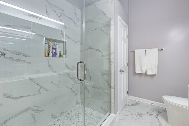 Building Photo - 2025 N Buchanan Ct