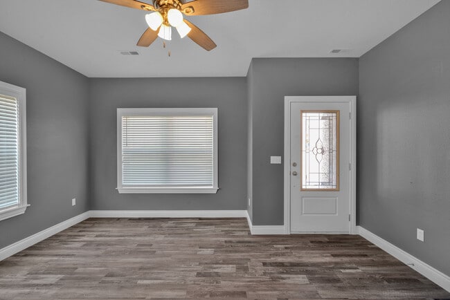 Building Photo - 3011 E 12th St